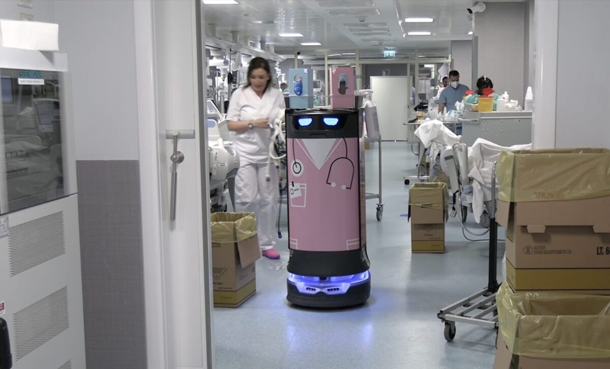 Più igiene e meno infezioni: in Calabria i robot Oss in corsia