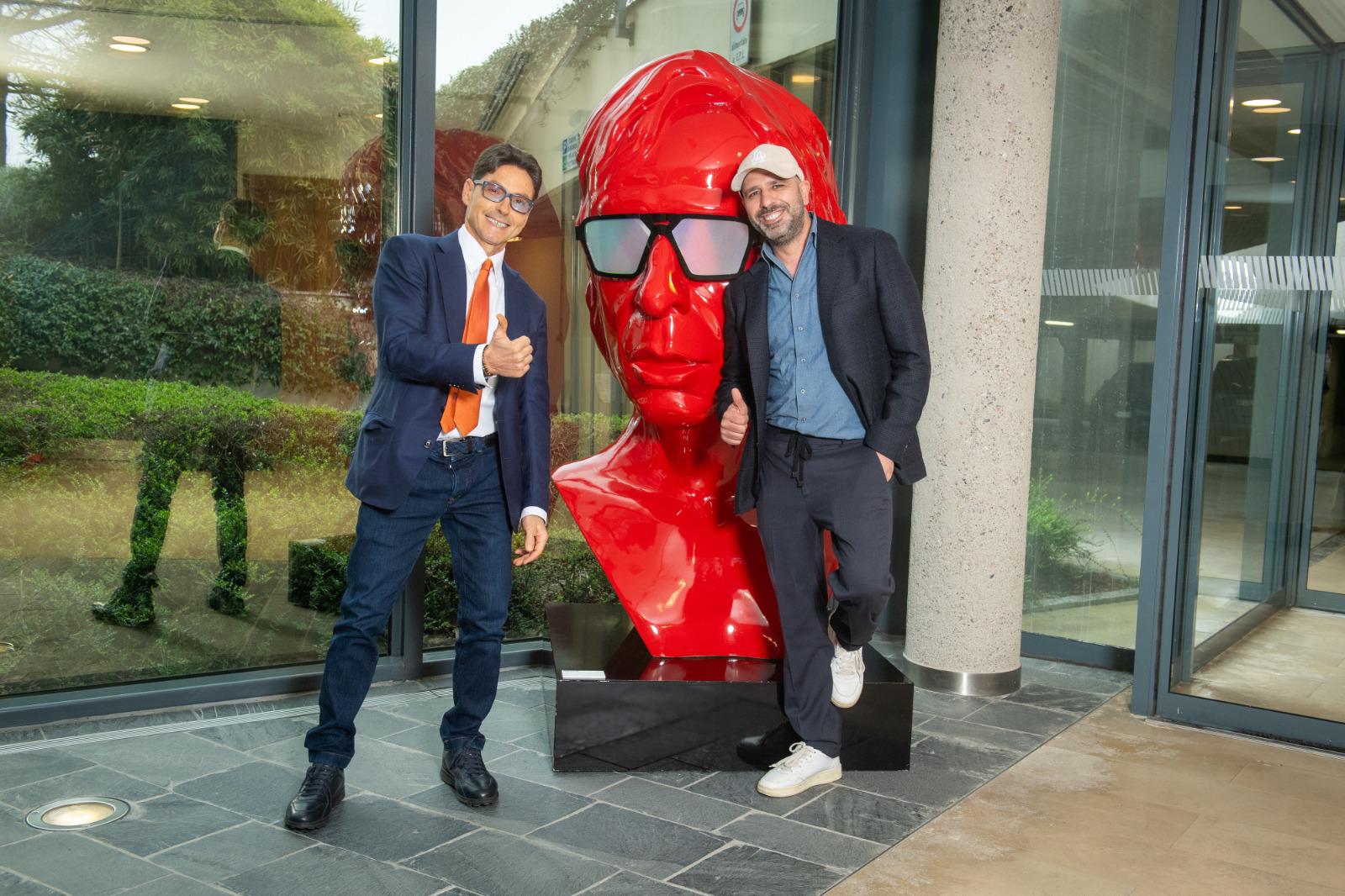 Cinema, incontro Pier Silvio Berlusconi-Zalone: celebrazione per ‘Buen Camino’ e progetti futuri