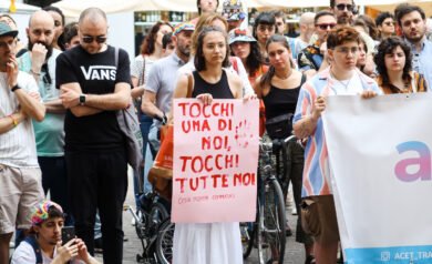 Milano, l’agente al processo si scusa con la trans Bruna: “Colpirla alla testa è stato uno sbaglio”