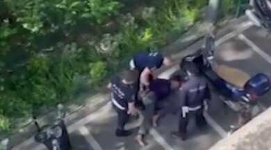 Milano, agente al processo per il pestaggio del trans Bruna: “Usato lo spray urticante per fermare i colleghi”