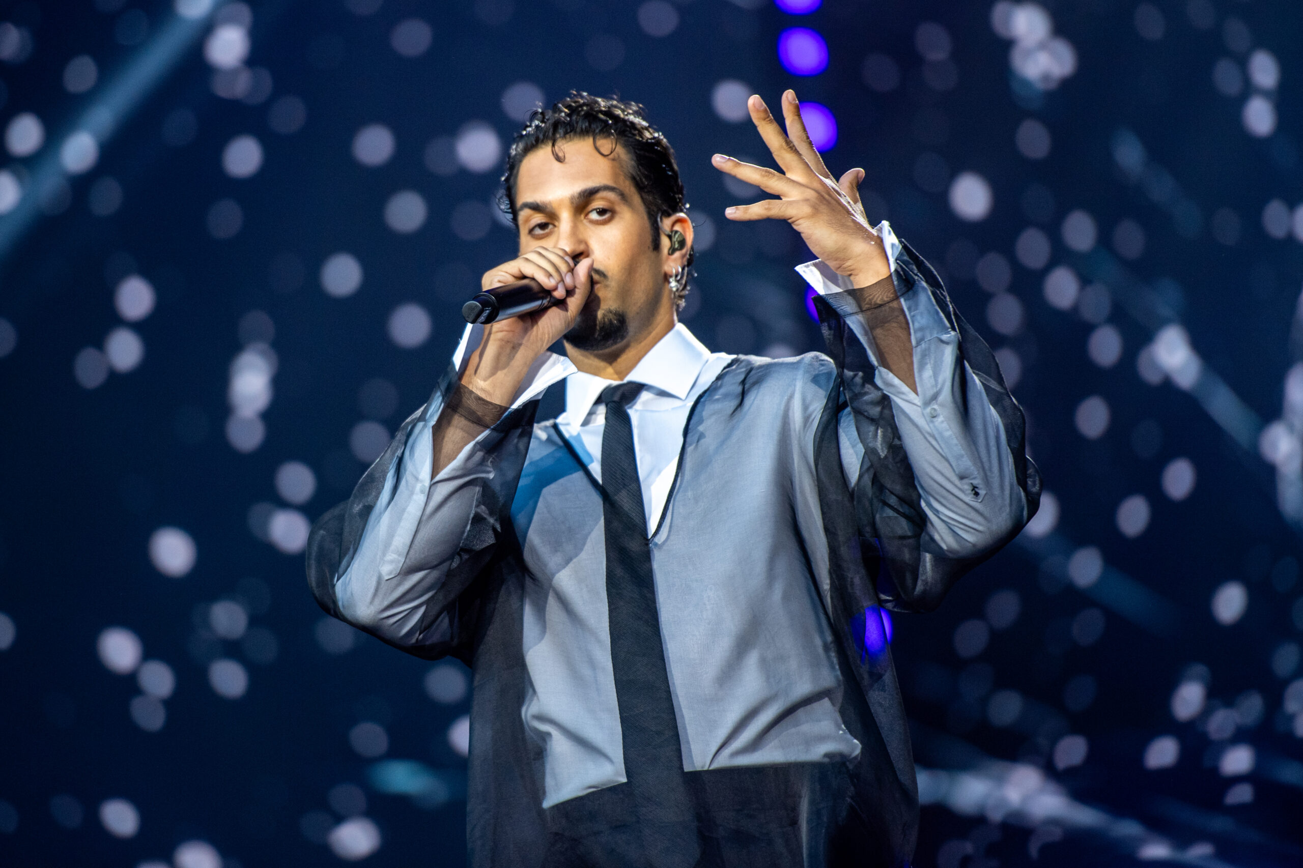 Mahmood lascia l’Italia per la Spagna: “Qui mi sento tigre nello zoo”