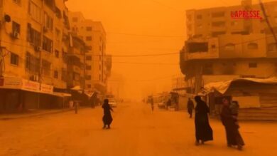 Gaza, una tempesta di sabbia investe gli accampamenti degli sfollati