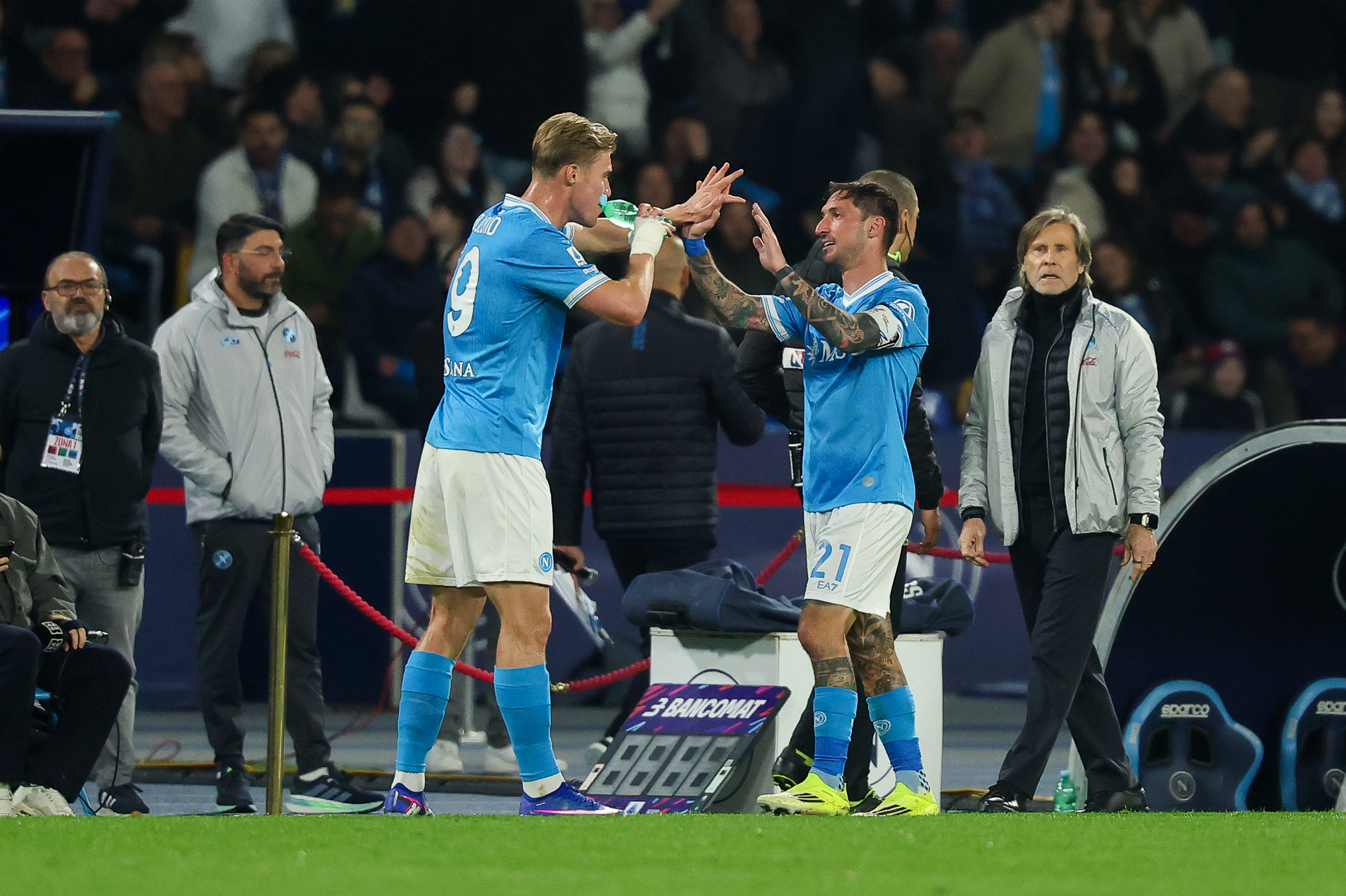 Serie A, Hojlund e Politano firmano la rimonta contro il Lecce: Napoli vince 2-1