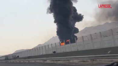 Emirati Arabi, incendio al porto di Fujairah a causa di un drone