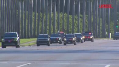 Usa, il gigantesco convoglio di Trump arriva al suo golf club di West Palm Beach