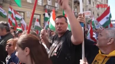 Ungheria, in piazza i sostenitori del premier Orban a Budapest