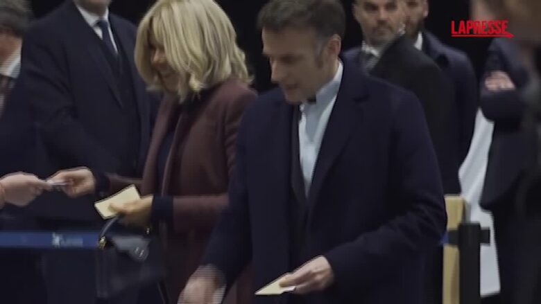 Francia, Macron vota per le municipali a Le Touquet