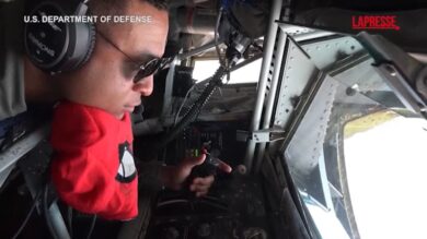 Iran, il Pentagono diffonde il video di soldato morto a bordo di un aereo caduto