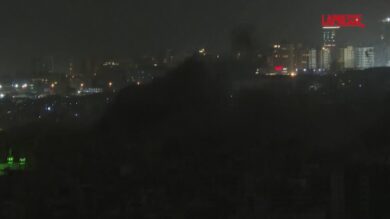 Libano, raid di Israele su Beirut: colonne di fumo tra gli edifici della capitale