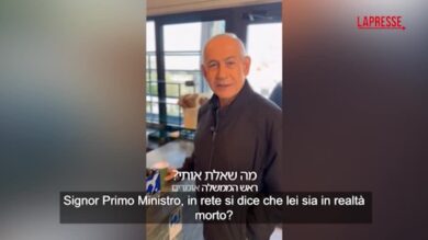 Netanyahu beve un caffè e smentisce le voci sulla sua morte: il video pubblicato su Facebook