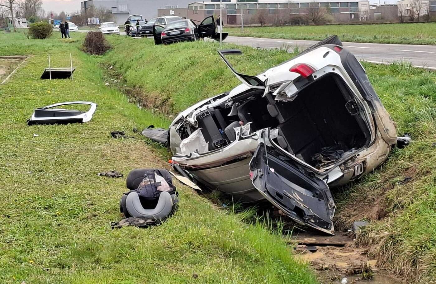 Bergamo, scontro tra quattro auto: due morti. A Prato grave bomba di 5 anni travolta da una Bmw