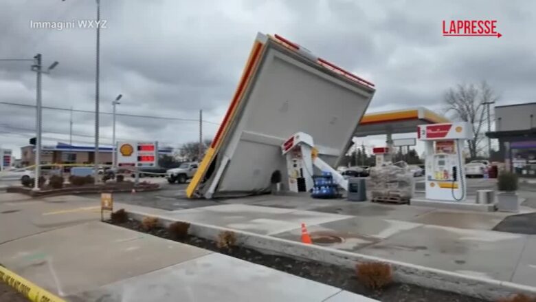 Usa, maltempo a Detroit: forti raffiche di vento hanno divelto il tetto di una stazione di servizio