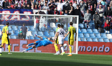 Serie A, Sassuolo-Bologna 0-1: Dallinga decide il derby emiliano. Il Pisa batte il Cagliari 3-1