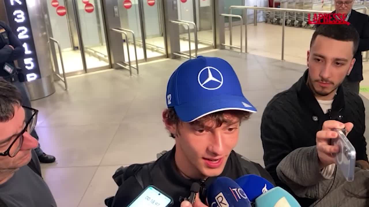 Kimi Antonelli rientra dalla Cina: “Sorpreso dalla dedica di Sinner, l’ho apprezzato moltissimo” Kimi Antonelli rientra dalla Cina: “Sorpreso dalla dedica di Sinner, l’ho apprezzato moltissimo”