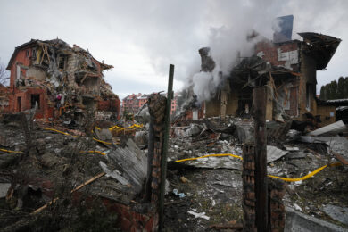 Ucraina, attacco su Kiev. Media: “Droni dotati di intelligenza artificiale” – La diretta