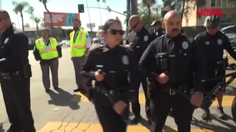 Oscar 2026, vicino al Dolby Theatre manifestanti protestano contro Epstein: un arresto