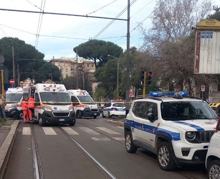 roma tamponamento tra due tram feriti alcuni passeggeri da Lapresse.it roma tamponamento tra due tram feriti alcuni passeggeri