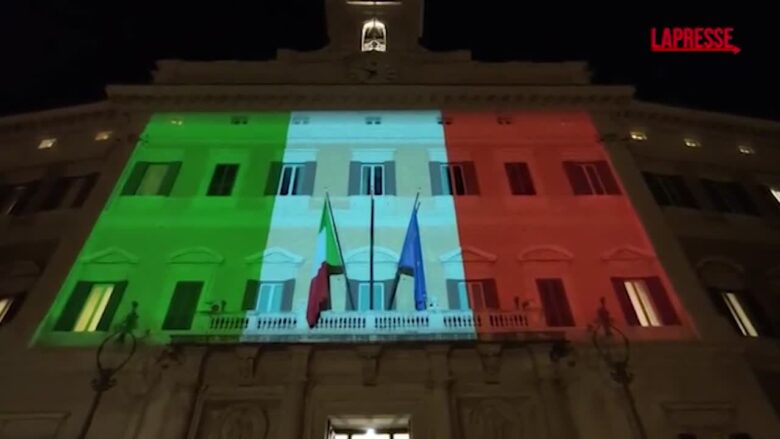 Unità d'Italia, la facciata di Montecitorio si tinge con il tricolore