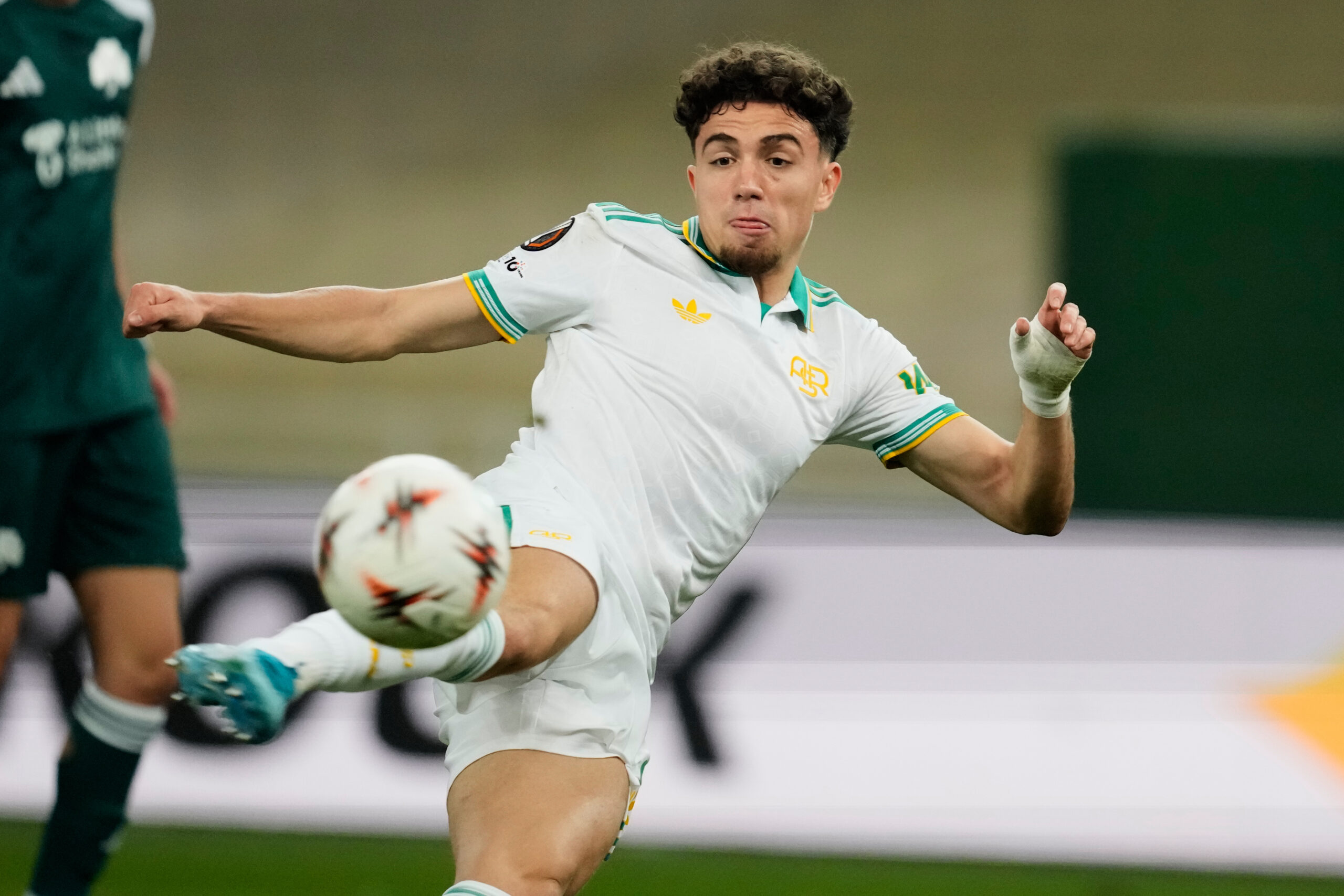 Roma, paura per il calciatore El Aynaoui: rapinato in casa da 6 uomini armati Roma, paura per il calciatore El Aynaoui: rapinato in casa da 6 uomini armati