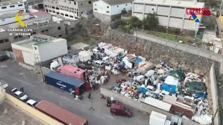 Spagna, inviavano rifiuti pericolosi in Africa: le immagini della merce trasportata nei container