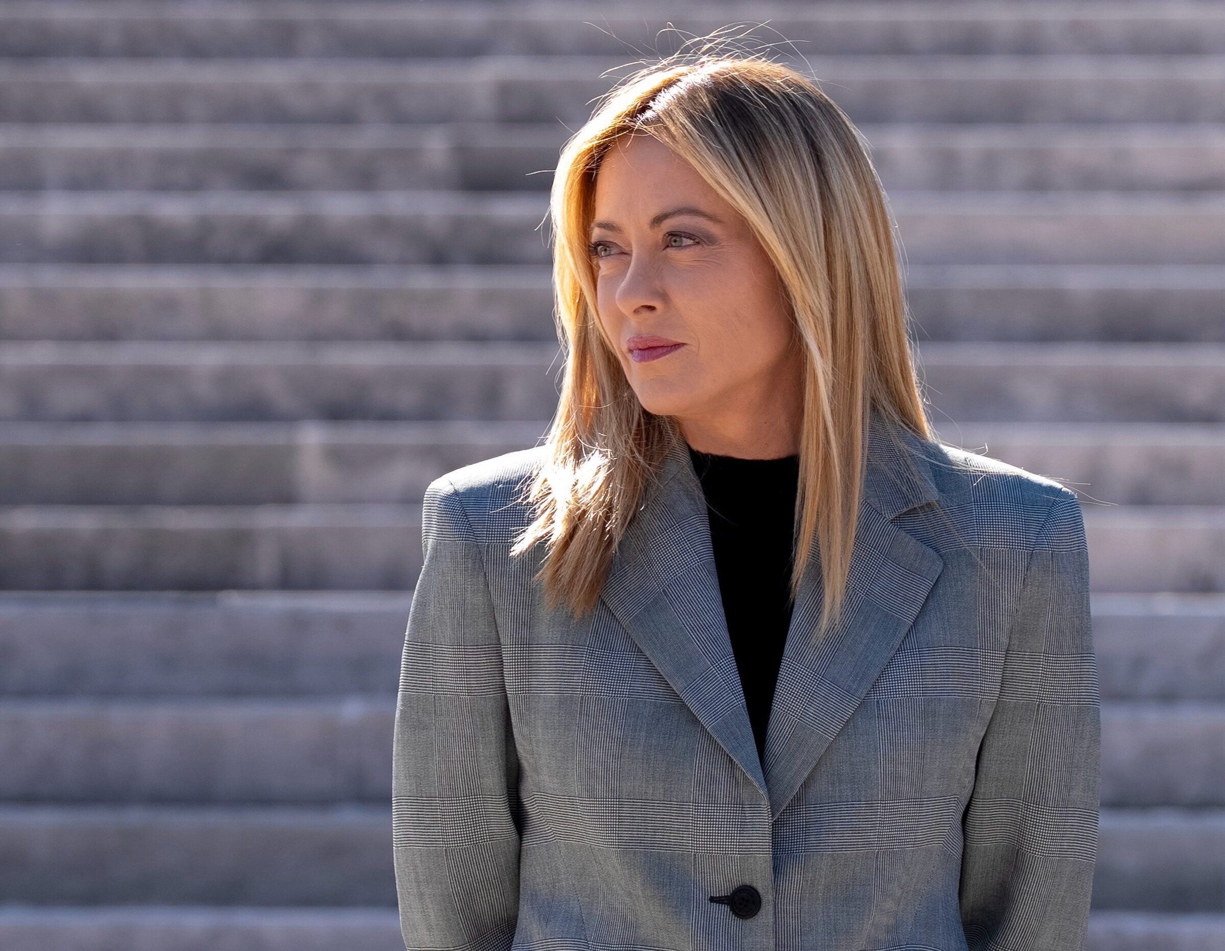 Iran, Meloni: “Al lavoro per garantire navigazione a Hormuz”. Schlein: “Navi italiane solo con la pace”