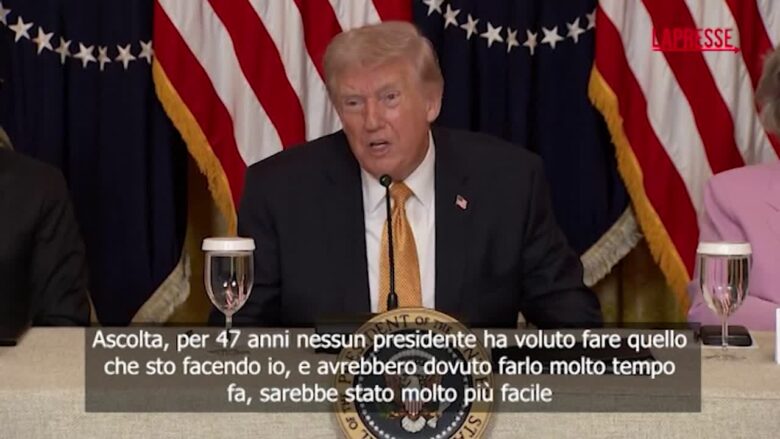 Iran, Trump: "Un ex presidente Usa mi ha detto che avrebbe voluto fare lui intervento"
