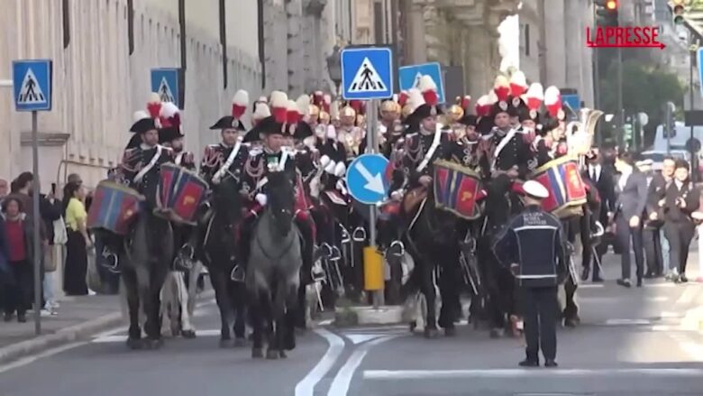Unità d'Italia, al Quirinale lo spettacolo del cambio della guardia solenne