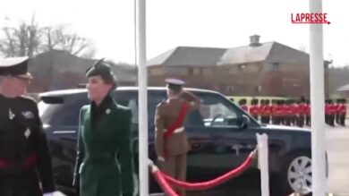 Gran Bretagna, Kate Middleton festeggia San Patrizio con le guardie irlandesi