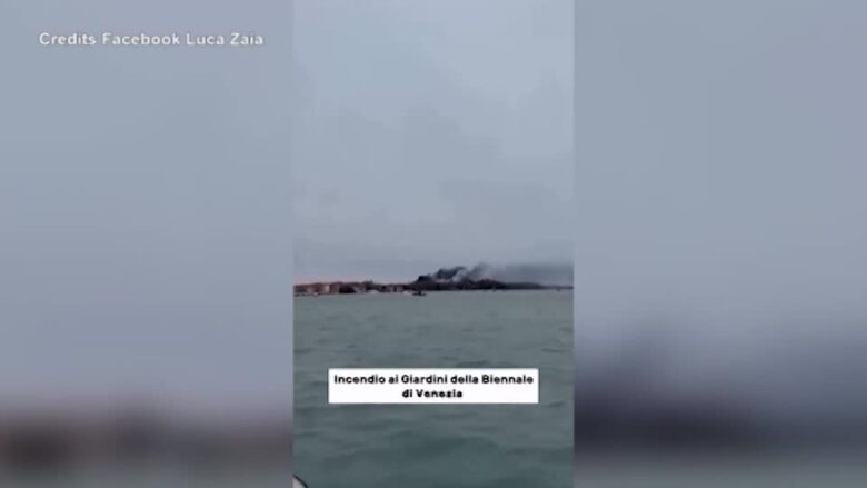 Venezia, scoppia incendio alla Biennale: colonna di fumo sulla Laguna
