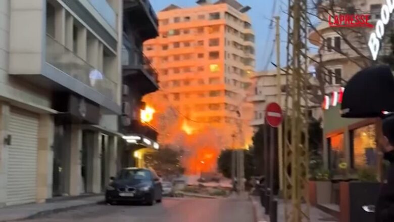 Libano, missile israeliano fa esplodere un edificio: il video shock