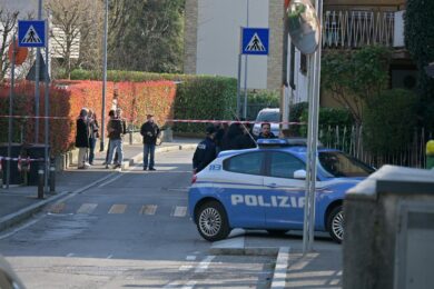 Bergamo, uccide la moglie a coltellate e tenta il suicidio: arrestato