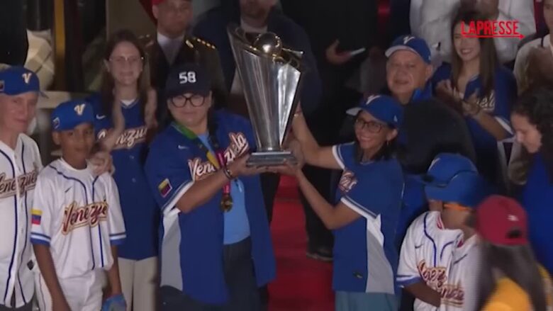 Baseball,  la presidente ad interim del Venezuela riceve il trofeo del World Classic