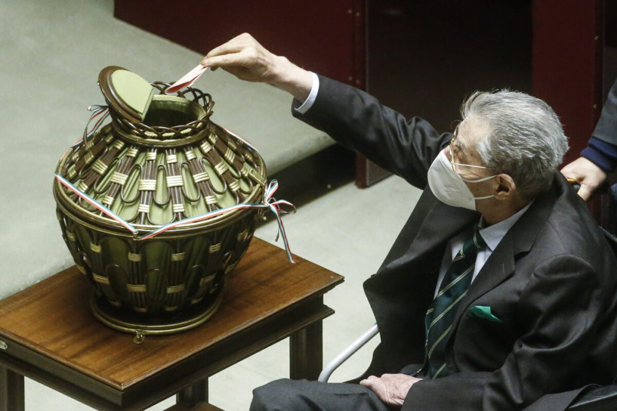 Galleria foto 'Umberto Bossi, le foto storiche del fondatore della Lega' - foto 21