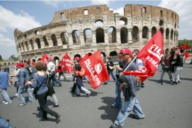 Festa del papà 2026, al Colosseo Cgil e studenti: “Vogliamo il congedo paritario”