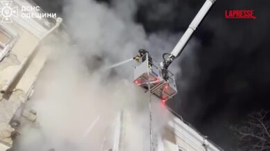 Ucraina, attacco russo su Odessa: le immagini delle abitazioni danneggiate