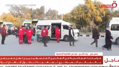 Gaza, palestinesi attraversano il valico di Rafah per tornare nella Striscia