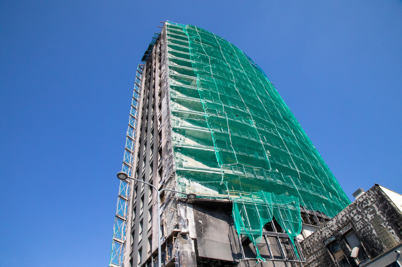 Milano, incendio alla Torre dei Moro: 9 condanne