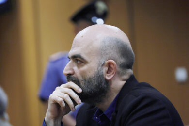 Roberto Saviano, definitive le condanne al boss Bidognetti e all’avvocato per le minacce allo scrittore