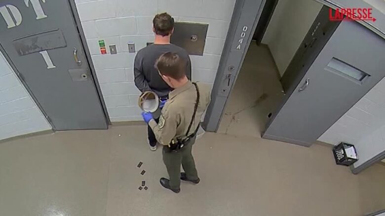 Usa, la star di '19 Kids and Counting' Joseph Duggar arrestato per abusi su minore: i video in caserma