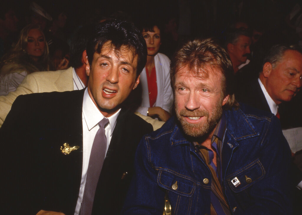 Chuck Norris, 7 foto iconiche dell’attore di ‘Walker Texas Ranger’