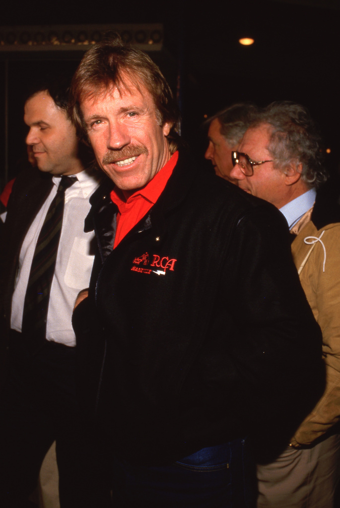 Chuck Norris, 7 foto iconiche dell’attore di ‘Walker Texas Ranger’