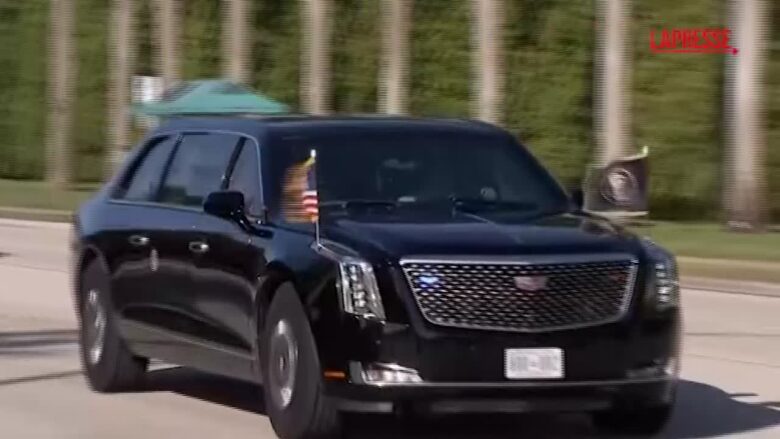 Trump arriva al Golf Club di West Palm Beach: l'imponente scorta di suv blindati
