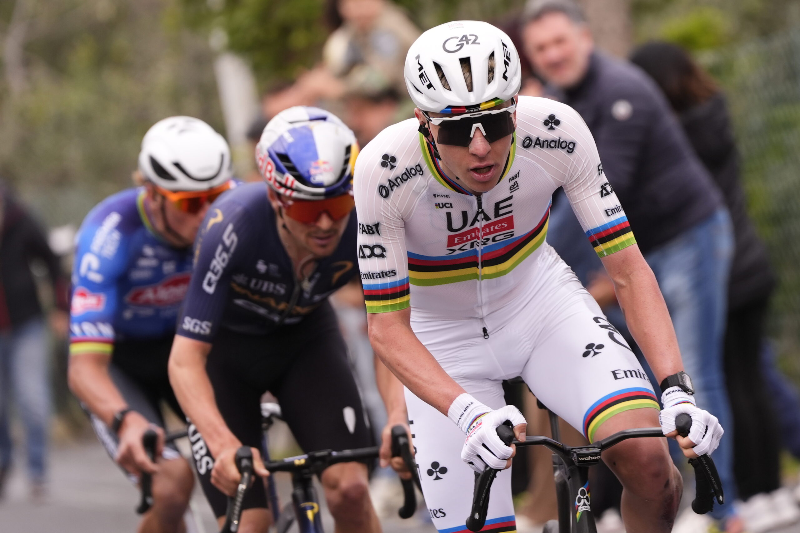 Pogacar infrange tabù e vince la Milano-Sanremo 2026