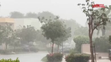 Maltempo negli Emirati Arabi, forte acquazzone sferza Dubai