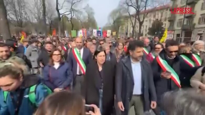 Torino, l'arrivo di Elly Schlein alla manifestazione di Libera contro la mafia