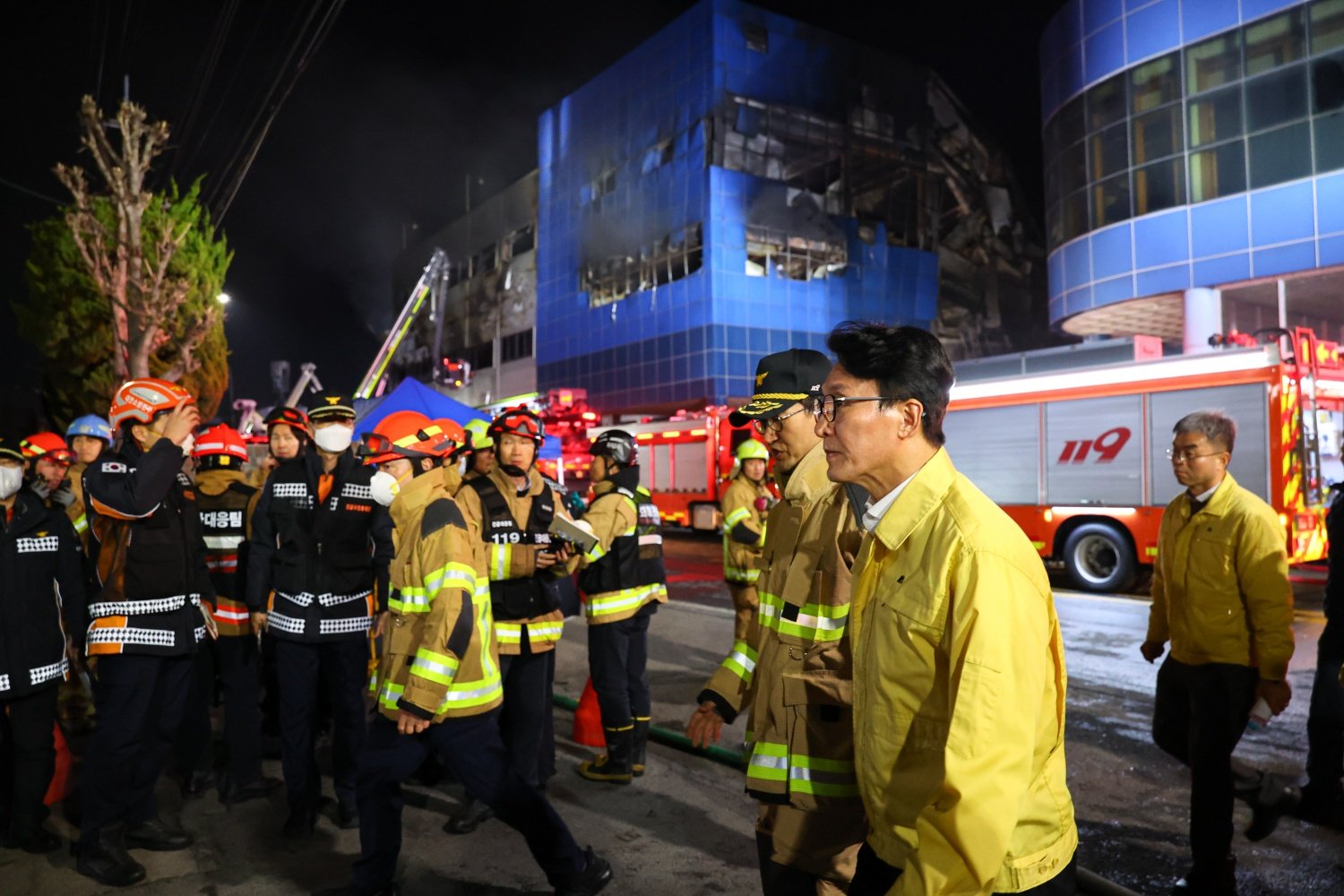 Corea del Sud, incendio in una fabbrica: 14 morti, decine di feriti e quattro dispersi Corea del Sud, incendio in una fabbrica: 14 morti, decine di feriti e quattro dispersi