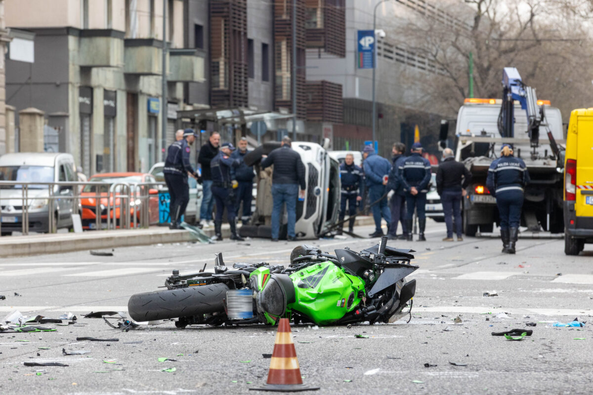 milano incidente in viale mugello morti due ventenni da Lapresse.it milano incidente in viale mugello morti due ventenni