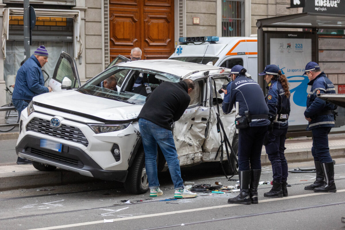 Milano, incidente in viale Mugello: morti due ventenni Milano, incidente in viale Mugello: morti due ventenni
