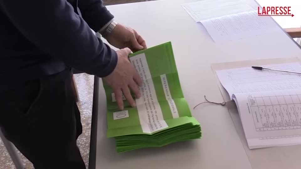 Referendum Giustizia, seggi aperti a Napoli