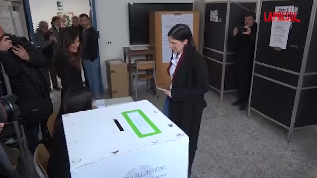 referendum giustizia elly schlein vota nel quartiere testaccio a roma da Lapresse.it referendum giustizia elly schlein vota nel quartiere testaccio a roma